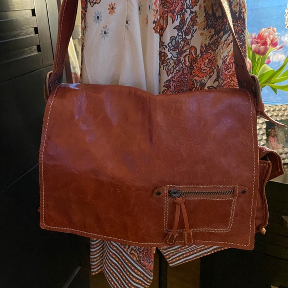 Francesco Biasia Leather Boho Style Shoulder Bag - Picture 10 of 14